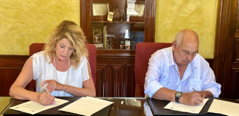 Aonujer firma convenio 2023 con Ayuntamiento de Huevla